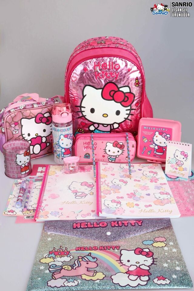 DEKOMUS İLE LİSANSLI YENİ SEZON ''PINK LOVE KOLEKSİYONU'' HELLO KITTY OKUL,BESLENME VE KALEM ÇANTASI İLE A4 OKUL DEFTERLİ KIRTASİYE SETİ SETİ