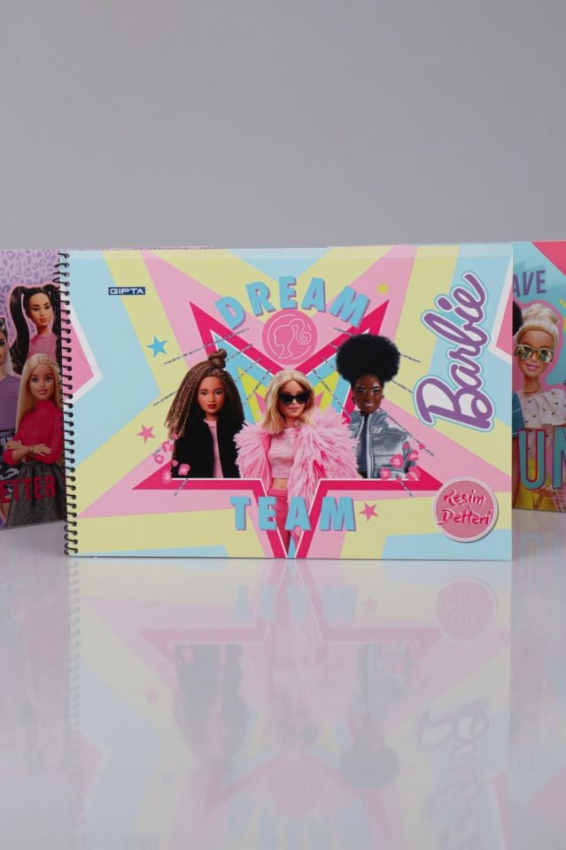 DEKOMUS İLE LİSANSLI BARBIE RESİM DEFTERİ 17x24 CM 15 YAPRAK