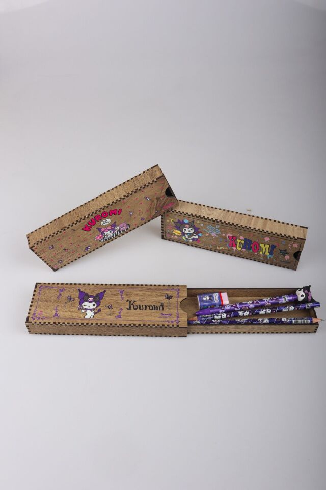 DEKOMUS İLE LİSANSLI KUROMI ÇEKMECELİ AHŞAP KALEMLİK,2 ADET KURŞUN KALEM,SİLGİ VE UÇLU KALEM SETİ