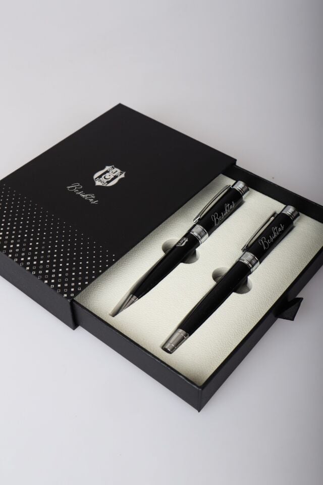 DEKOMUS İLE LİSANSLI BEŞİKTAŞ KUTULU 2'Lİ DOLMA KALEM & TÜKENMEZ KALEM PREMIUM SET ''DEKOMUS ÖZEL KUTULU COMFORT KALEM HEDİYELİ''