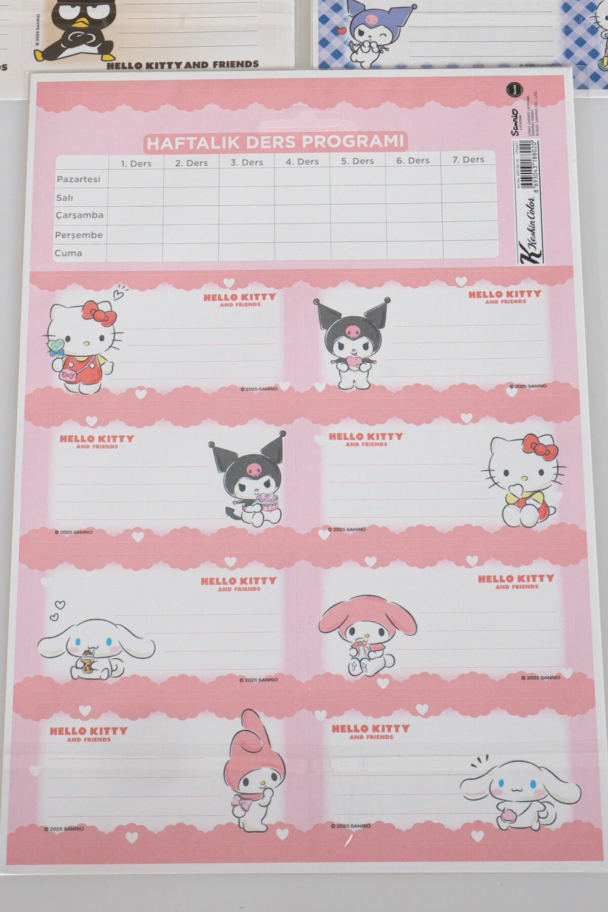 DEKOMUS CEP DEFTERİ VE YENİ SEZON LİSANSLI HELLO KITTY AND BEST FRIENDS 24'LÜ OKUL ETİKETİ 2'LİSİ