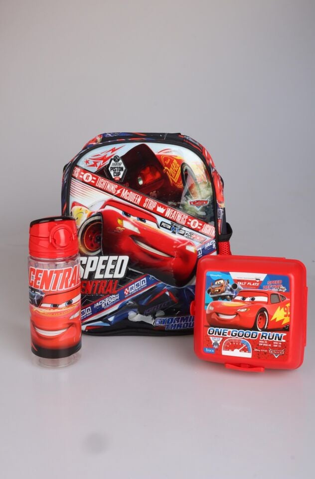 DEKOMUS İLE LİSANSLI CARS KÜÇÜK BOY 32 CM TEK BÖLMELİ ANAOKULU ÇANTASI,500 ML TRITAN MATARA VE 2 KATLI BESLENME KABI SETİ