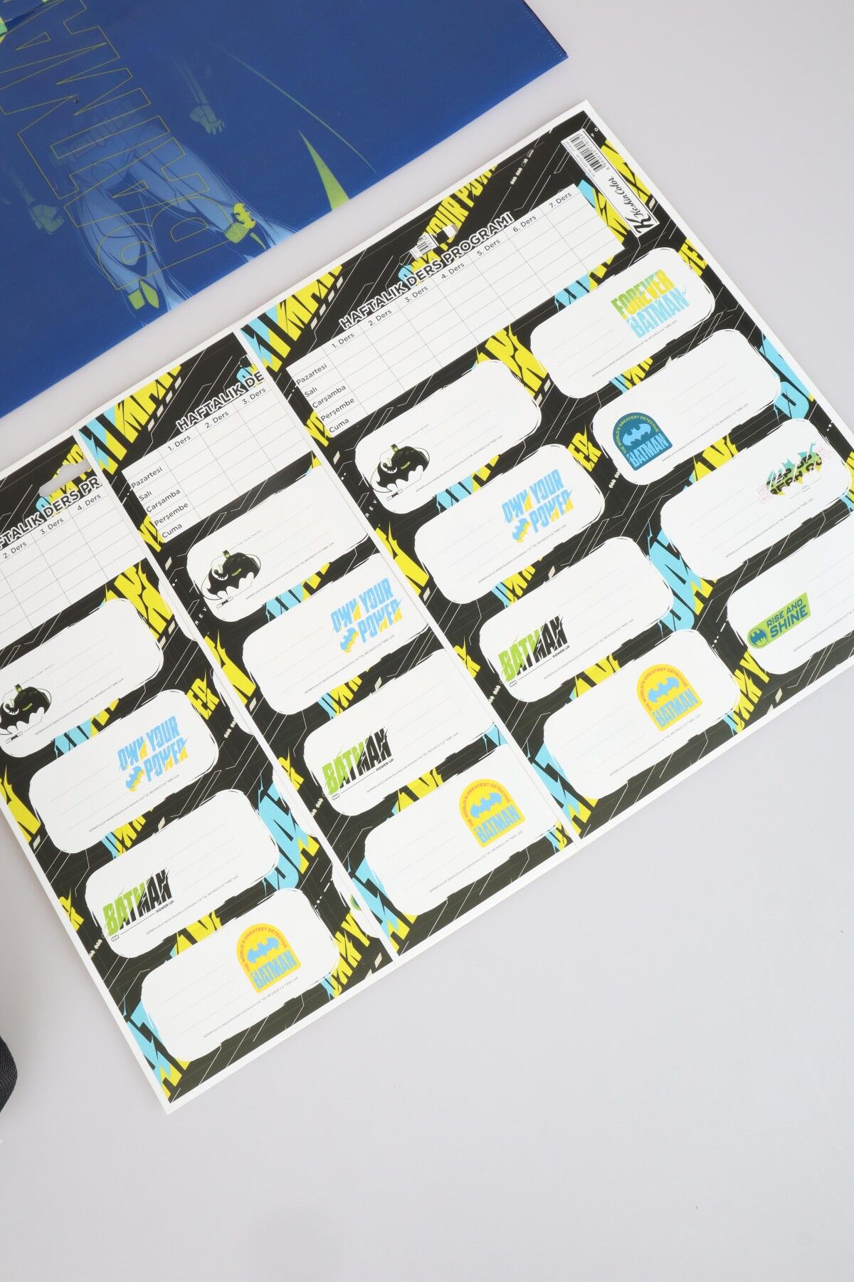 DEKOMUS İLE LİSANSLI BATMAN KALEM ÇANTASI,ÇITÇIT DOSYA,BLOKNOT VE 24'LÜ OKUL ETİKETİ SETİ