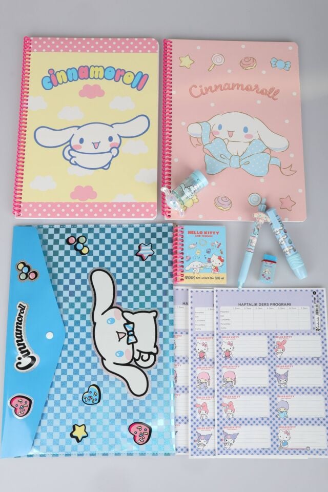 Sweet Bow Collection Lisanslı Cinnamoroll Stickerlı 2 Adet A4 Defter,Çıtçıt Dosya,Uçlu Kalem Seti