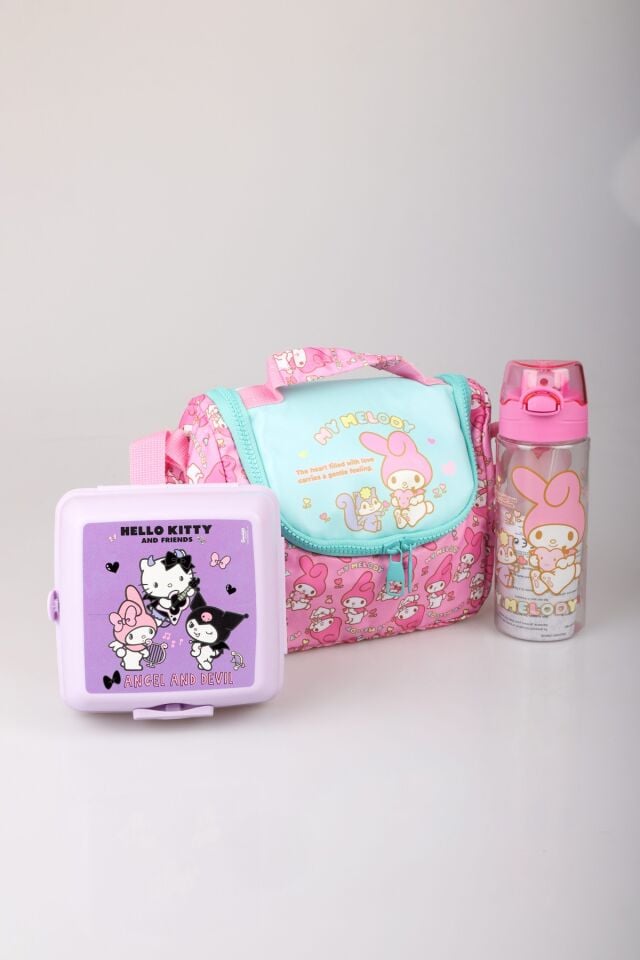 DEKOMUS İLE YENİ SEZON LİSANSLI MY MELODY&BEST FRIENDS ''MELOPINK KOLEKSİYONU'' TERMOSLU BESLENME ÇANTASI,500 ML MATARA VE 2 KATLI BESLENME KUTUSU /LUNCH BOX SETİ ''ISLAK MENDİL HEDİYELİ''