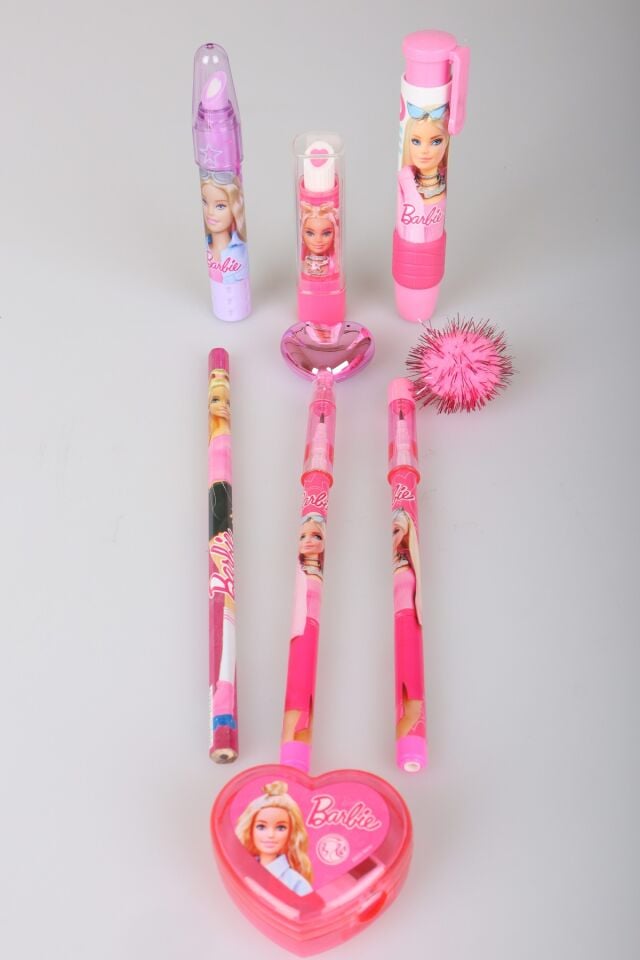 x Dekomus Lisanslı Barbie 7 Parça Kırtasiye Seti Ponpon Başlıklı Geçmeli Kurşun Kalem,Roket Silgi,Kalpli Kalemtraş