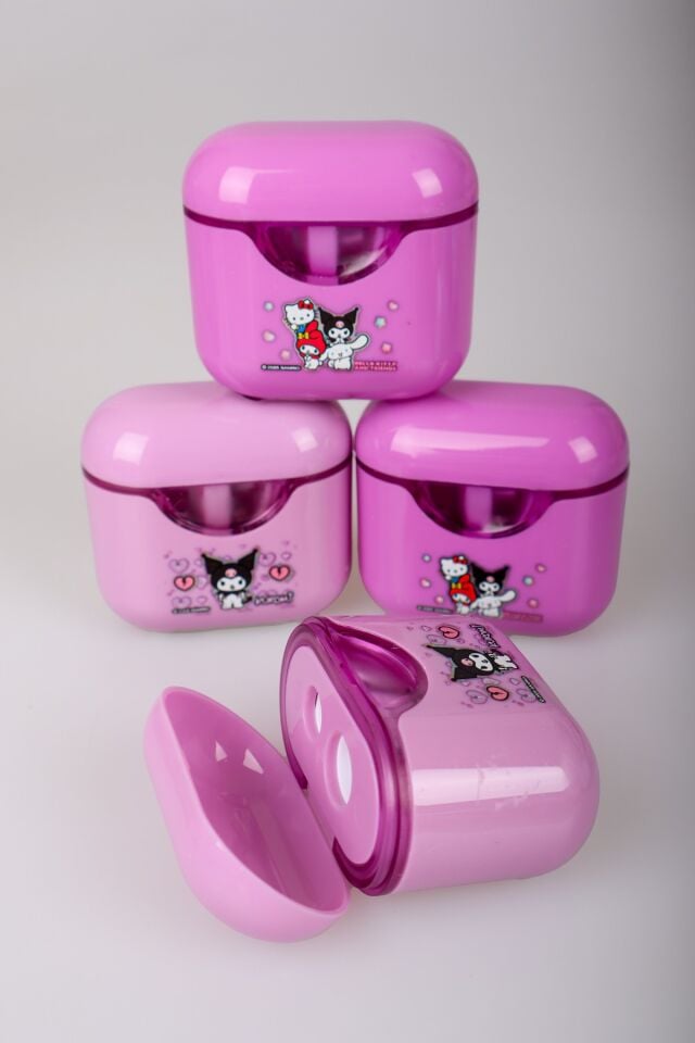 ''DEKOMUS ISLAK MENDİL HEDİYELİ''  LİSANSLI KUROMI & BEST FRIENDS ''TEKLİ'' ÇİFT BIÇAKLI PODS/KULAKLIK TASARIMLI KALEMTRAŞ