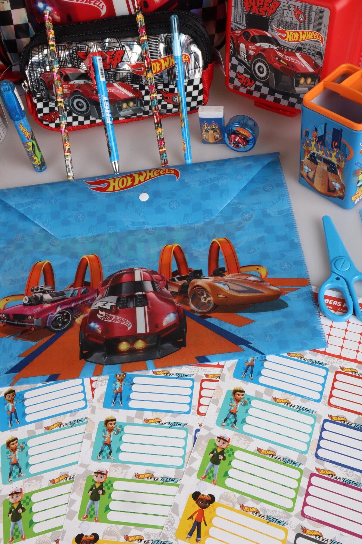YENİ SEZON LİSANSLI HOT WHEELS OKUL ÇANTASI VE KALEM ÇANTASI İLE MATARA,BESLENME KABI VE KIRTASİYE SETİ ÇITÇIT DOSYA,KALEM,SİLGİ,KUMBARA,KALEMTRAŞ,RESİM DEFTERİ,OKUL ETİKETİ