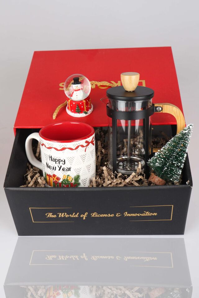DEKOMUS ÖZEL KUTULU MUTLU YILLAR SERİSİ FRENCHPRESS, KUPA, ÇAM AĞACI VE KAR KÜRESİ SETİ ''YENİ YIL MERRY CHRISTMAS ''
