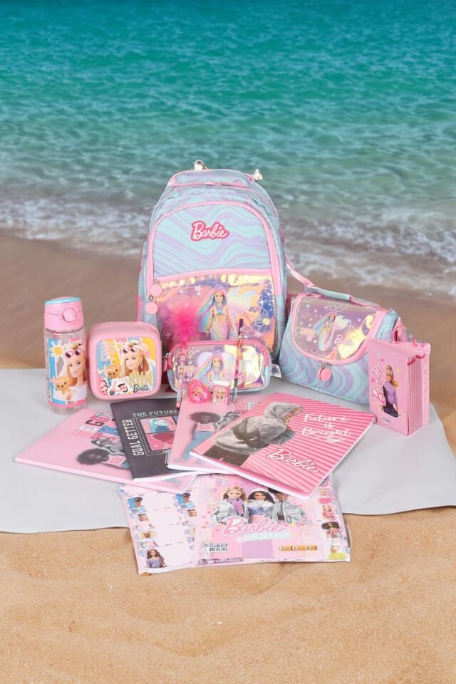 DEKOMUS İLE YENİ SEZON LİSANSLI BARBIE'NİN DENİZ KIZI RÜYASI KOLEKSİYONU OKUL,BESLENME VE KALEM ÇANTASI İLE 500 ML MATARA,BESLENME KABI FULL KIRTASİYE SETİ