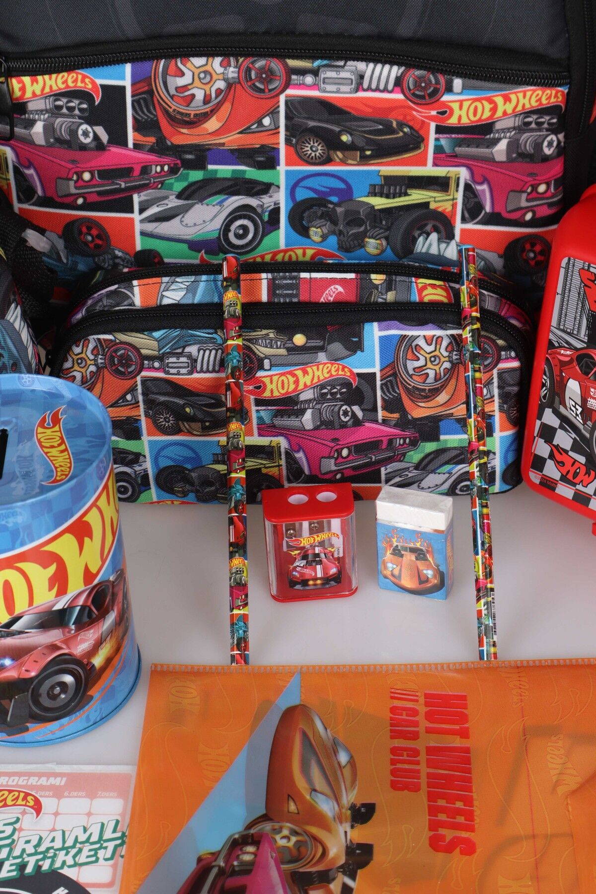 LİSANSLI HOT WHEELS OKUL,BESLENME VE KALEM ÇANTASI İLE BESLENME KABI KIRTASİYE SETİ ÇITÇIT DOSYA,KALEM,SİLGİ,KUMBARA,KALEMTRAŞ,RESİM DEFTERİ,OKUL ETİKETİ