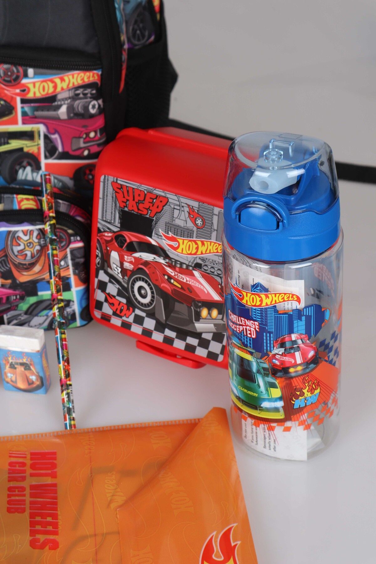 LİSANSLI HOT WHEELS OKUL,BESLENME VE KALEM ÇANTASI İLE BESLENME KABI KIRTASİYE SETİ ÇITÇIT DOSYA,KALEM,SİLGİ,KUMBARA,KALEMTRAŞ,RESİM DEFTERİ,OKUL ETİKETİ