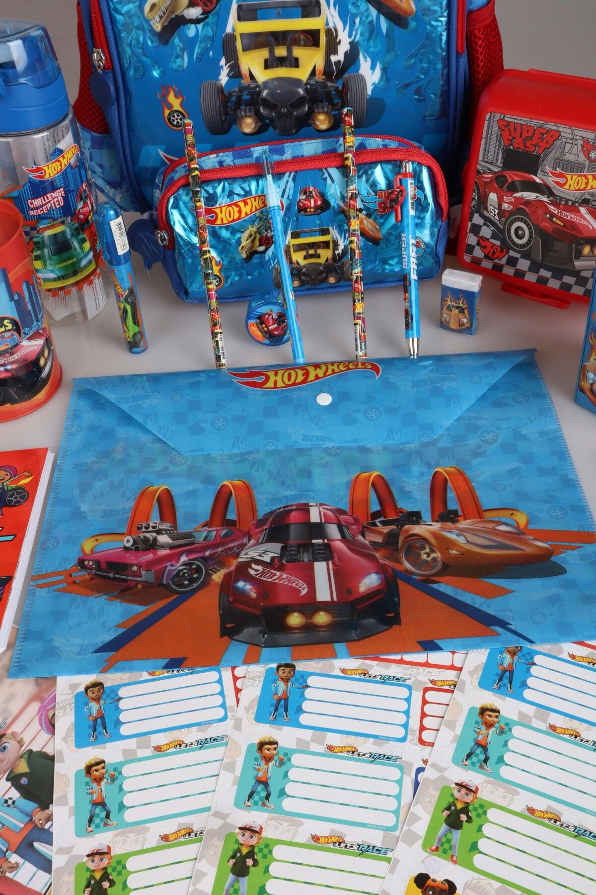 DEKOMUS İLE YENİ SEZON LİSANSLI HOT WHEELS İLKOKUL ÇANTASI VE KALEM ÇANTASI İLE MATARA,BESLENME KABI VE KIRTASİYE SETİ ÇITÇIT DOSYA,KALEM,SİLGİ,KUMBARA,KALEMTRAŞ,RESİM DEFTERİ,OKUL ETİKETİ