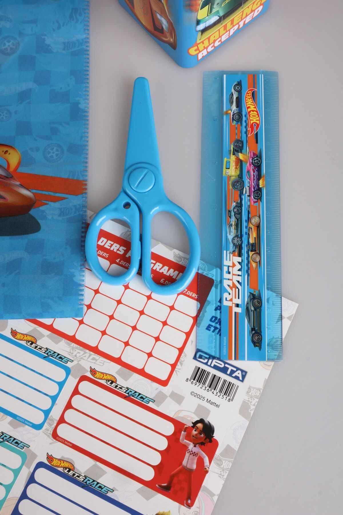 DEKOMUS İLE YENİ SEZON LİSANSLI HOT WHEELS İLKOKUL ÇANTASI VE KALEM ÇANTASI İLE MATARA,BESLENME KABI VE KIRTASİYE SETİ ÇITÇIT DOSYA,KALEM,SİLGİ,KUMBARA,KALEMTRAŞ,RESİM DEFTERİ,OKUL ETİKETİ