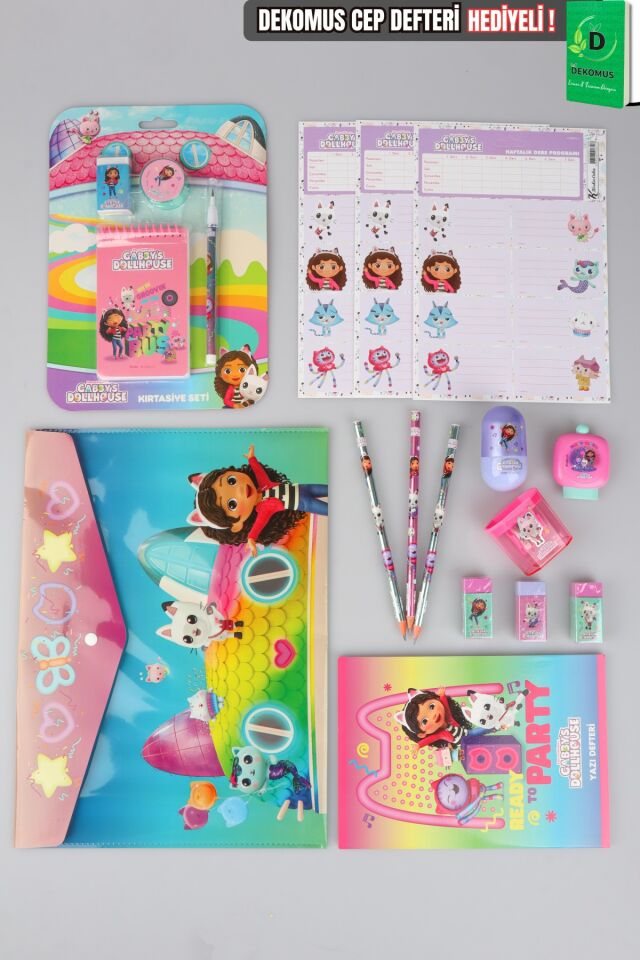 Lisanslı Gabby’s Dollhouse 18 Parça Kırtasiye Seti Yazı Defteri,Kurşun Kalem,Silgi,Kalemtraş Dekomus Cep Defteri Hediyeli