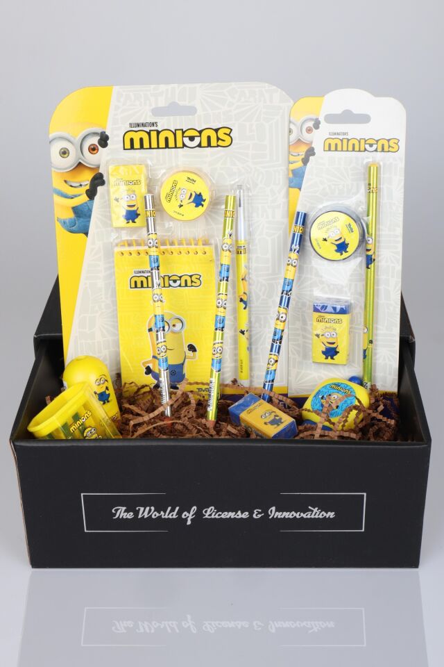 Dekomus Özel Kutulu Lisanslı Minions 14 Parça Kırtasiye Seti Not Defteri,Kurşun Kalem,Silgi,Kalemtraş Seti