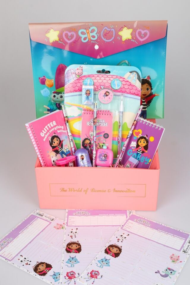 Dekomus Özel Kutulu Lisanslı Gabby’s Dollhouse 17 Parça Kırtasiye Seti Bloknot,Çıtçıt Dosya,Kurşun Kalem