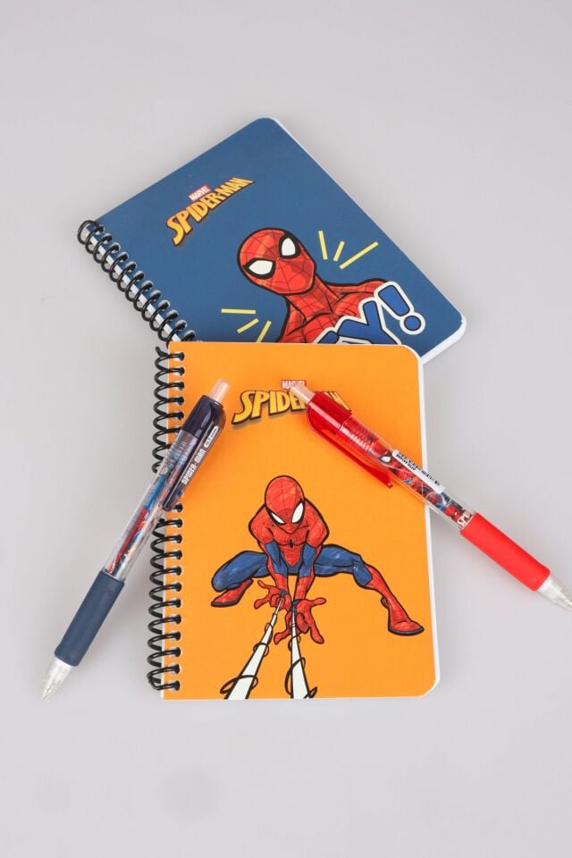 LİSANSLI SPIDERMAN ÇİZGİLİ NOT DEFTERİ VE VERSATİL UÇLU KALEM 0.7 mm 2'LİSİ