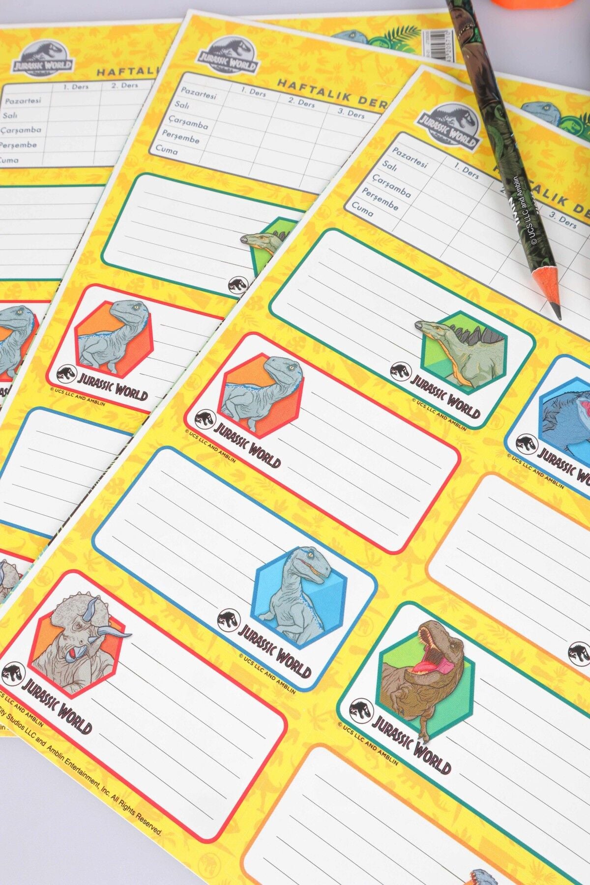 Dekomus, Jurassıc World Lisanslı Kareli ve Çizgili A4 Defter,Kurşun Kalem,Okul Etiketi,Silgi,Kalemtraş Seti