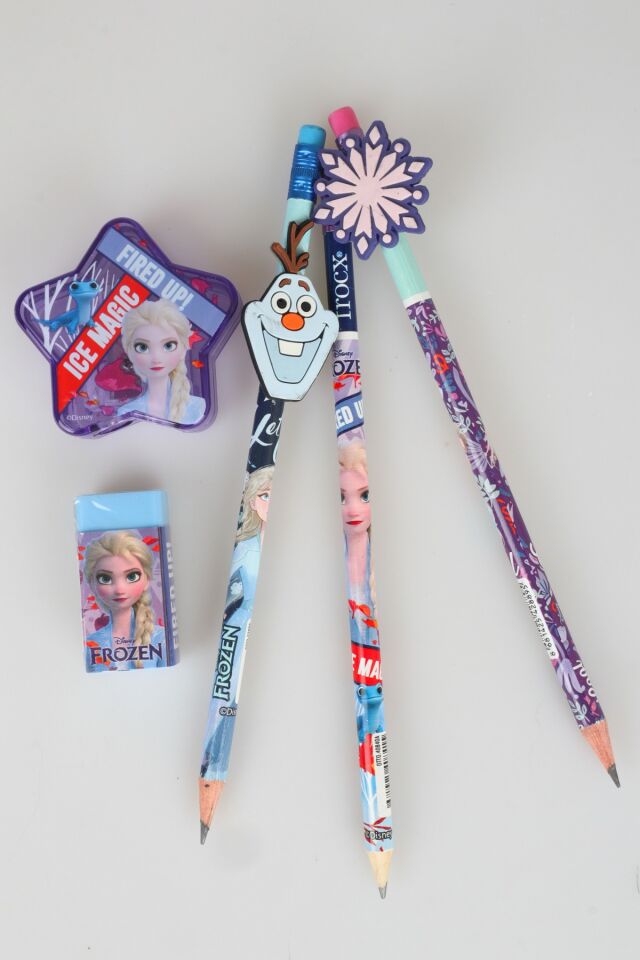 x Dekomus Lisanslı Elsa Frozen 2 Adet Figürlü Kurşun Kalem, Yıldız Kalemtraş, Silgili Kurşun Kalem Ve Silgi Seti
