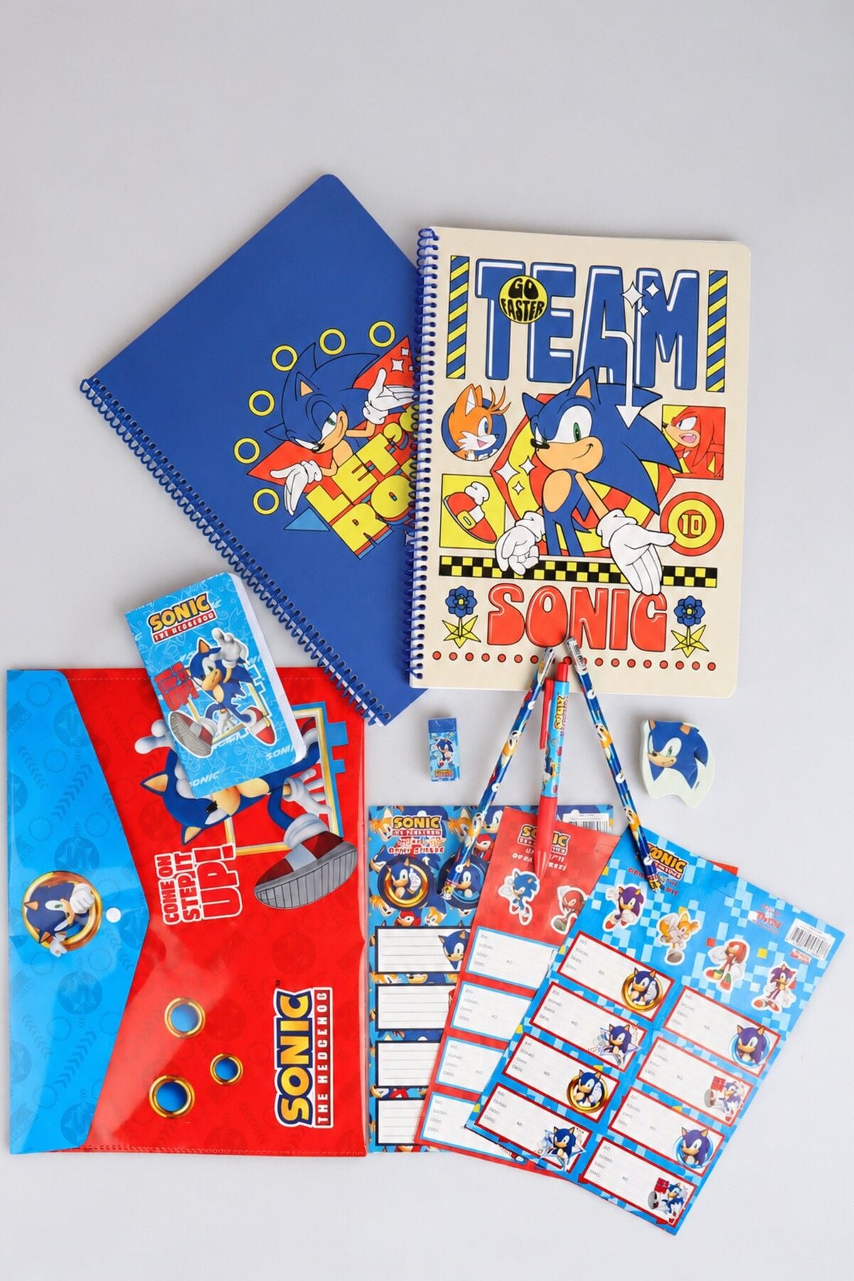 x Dekomus ''Speed Force Collection'' Lisanslı Sonic 12 Parça Kırtasiye Seti 2 adet A4 defter,Çıtçıt Dosya,Okul Etiketi