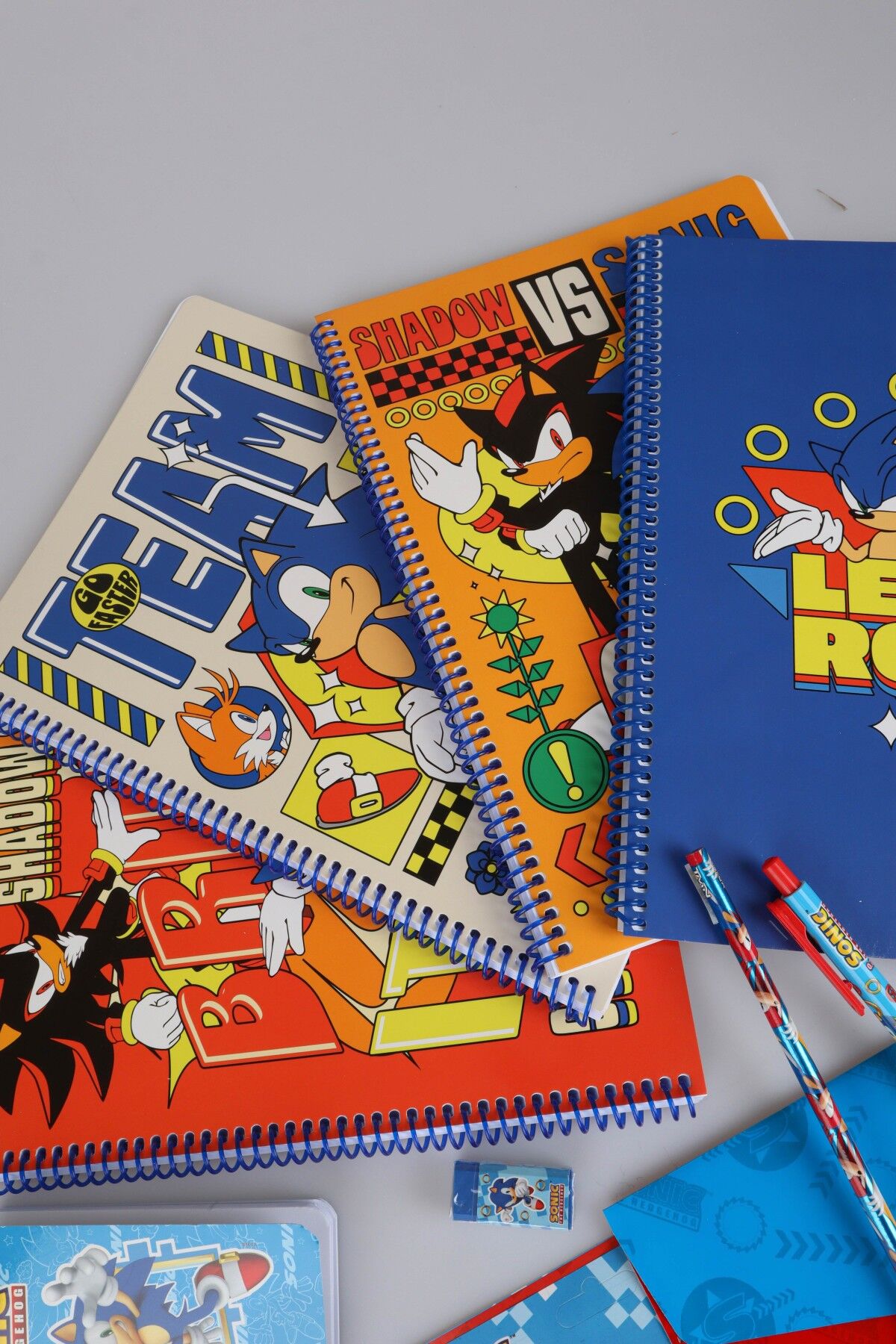 x Dekomus ''Speed Force Collection'' Lisanslı Sonic Premıum Kırtasiye Seti 4 adet A4 defter,Okul Etiketi,Dosya