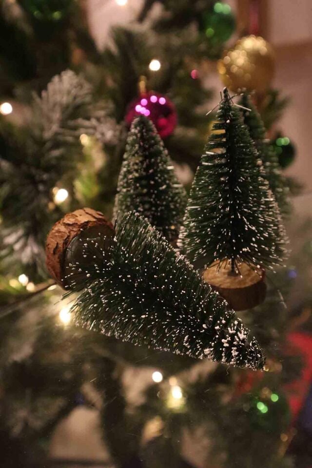 2'Lİ MİNİ ÇAM AĞACI SÜSÜ ''YENİ YIL&MERRY CHRISTMAS'' SERİSİ