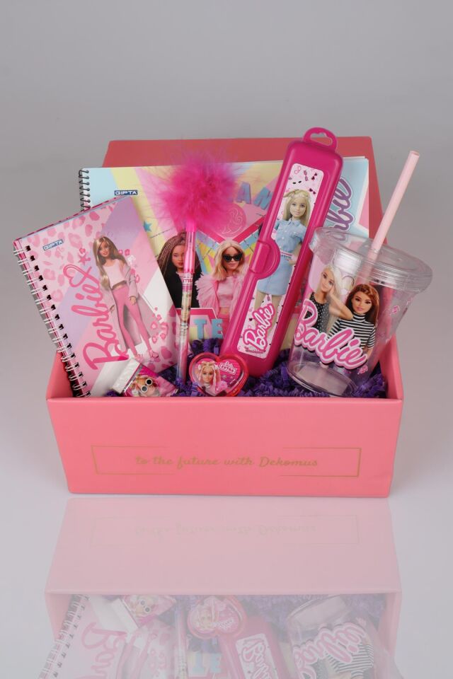 DEKOMUS ÖZEL KUTULU ''PINK LOVE'' YENİ SEZON LİSANSLI BARBIE PİPETLİ BARDAK İLE OKUL KIRTASİYE SETİ