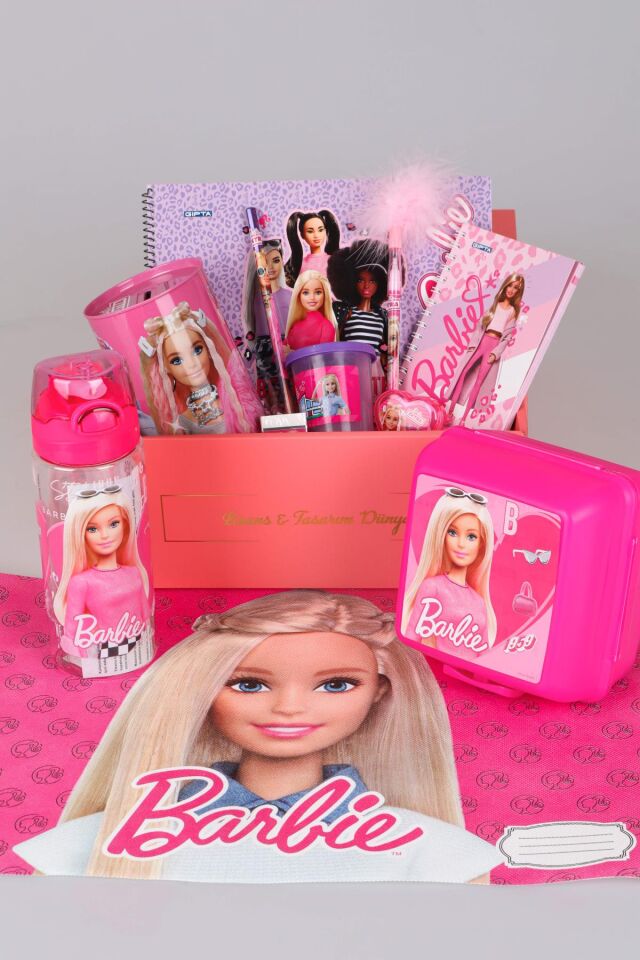DEKOMUS ÖZEL KUTULU LİSANSLI BARBIE MATARA,BESLENME ÖRTÜSÜ,BESLENME KABI,TÜYLÜ GEÇMELİ KURŞUN KALEM,SİLGİ,KALEMTRAŞ,KUMBARA ''FULL'' HOBİ KIRTASİYE SETİ