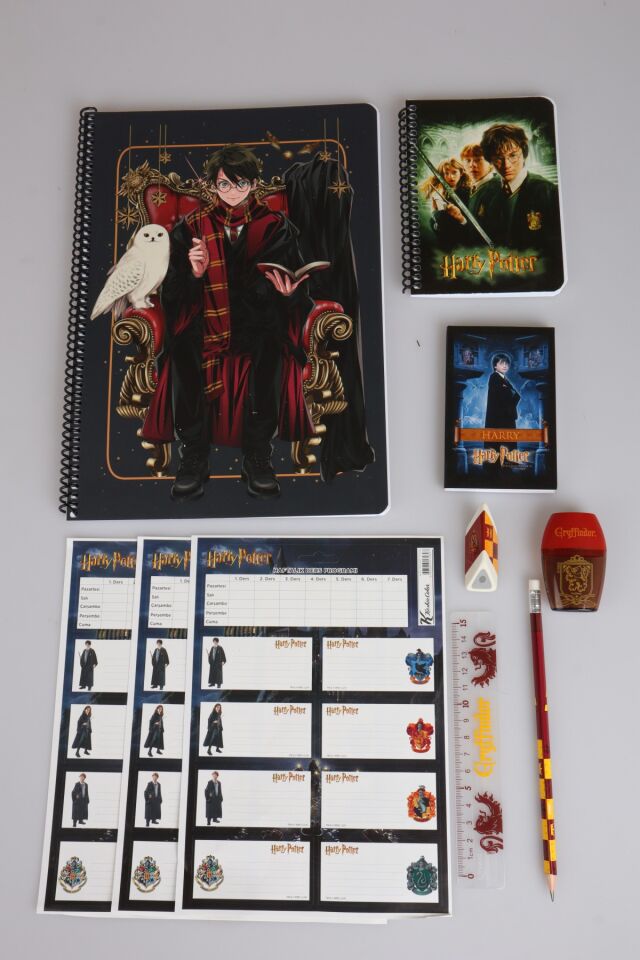 x Dekomus ''Wizard Icons Collection'' Harry Potter Lisanslı 10 Parça Kırtasiye Seti A4 defter,Cetvel,Kurşun Kalem,Silgi,Kalemtraş