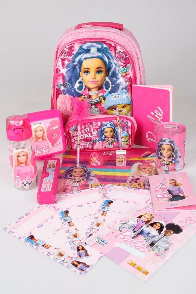 DEKOMUS İLE YENİ SEZON LİSANSLI BARBIE'NİN KIŞ KOLEKSİYONU OKUL VE KALEM ÇANTASI İLE BESLENME KABI,MATARA FULL KIRTASİYE SETİ