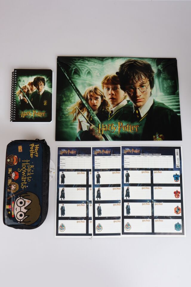 LİSANSLI HARRY POTTER KALEM ÇANTASI,BLOKNOT, ÇITÇIT DOSYA VE 24'LÜ OKUL ETİKETİ KIRTASİYE SETİ ''DEKOMUS CEP DEFTERİ HEDİYELİ''