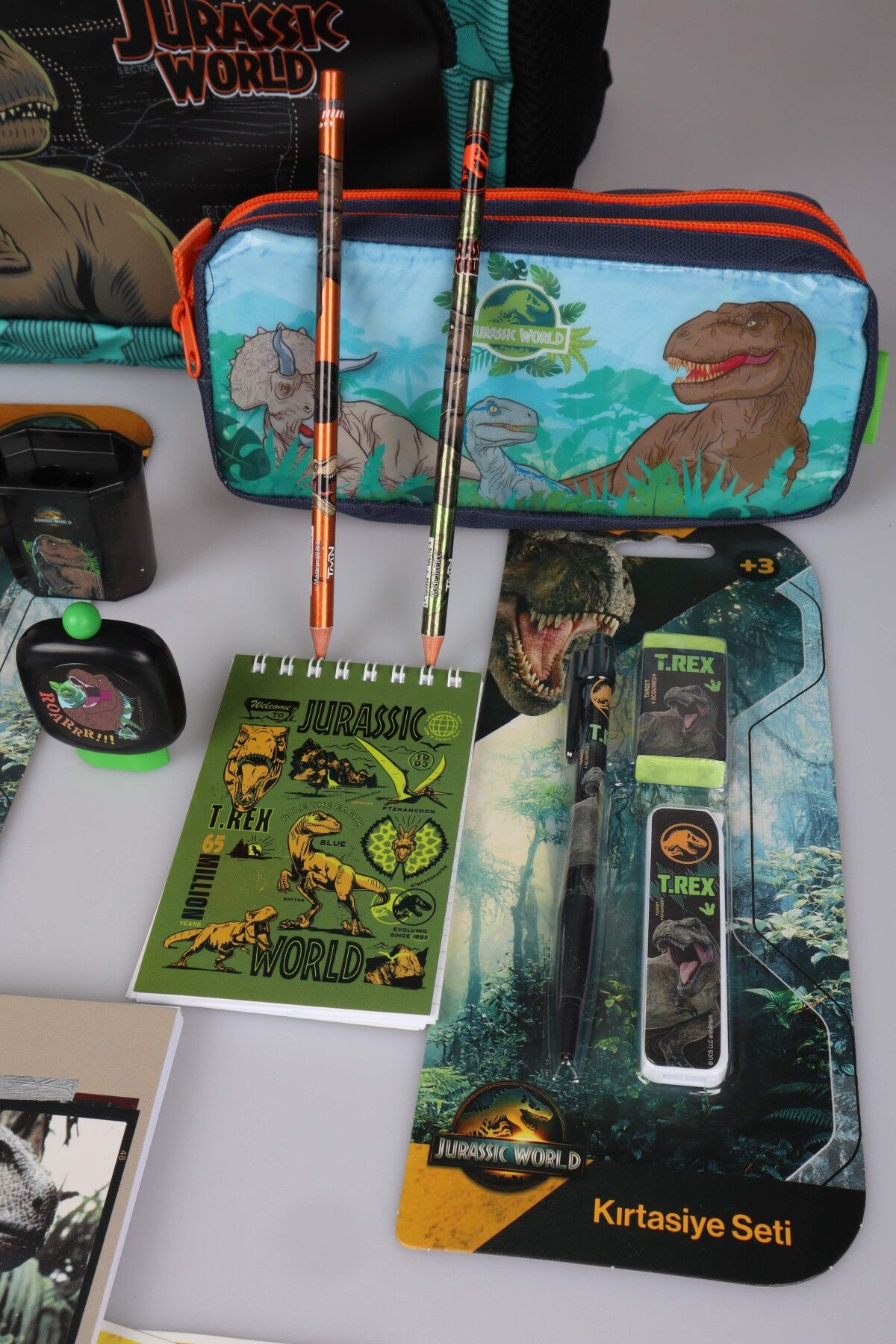x Dekomus ''T-Rex Force Collection'' Jurassıc World Lisanslı Okul ve Kalem Çantası Kırtasiye Seti