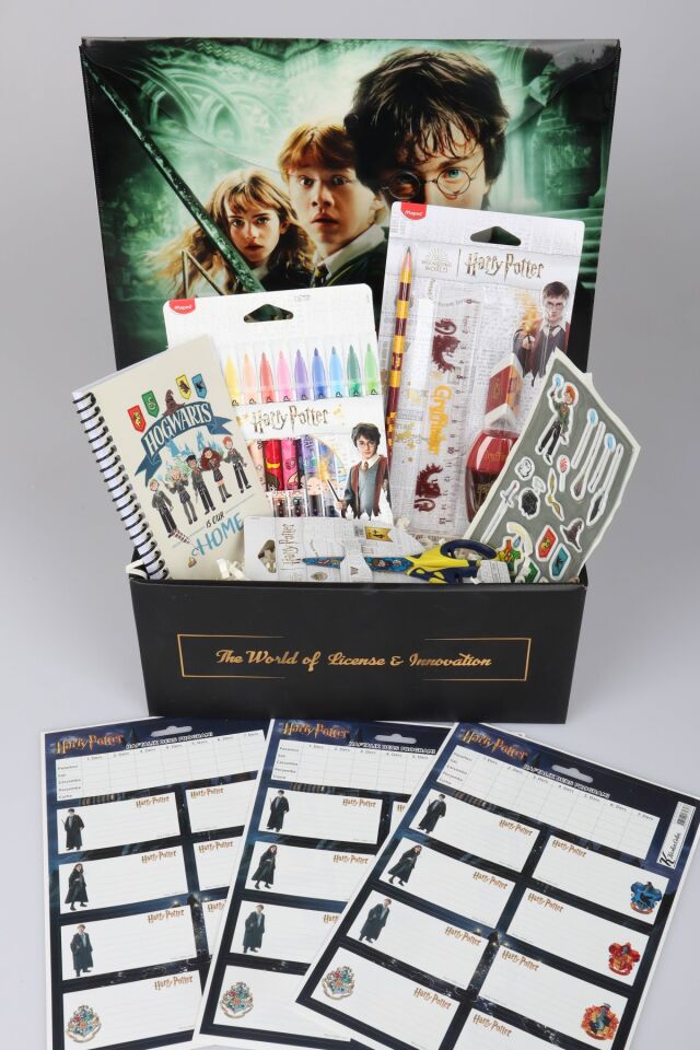 ''Wizard Icons Collection'' Harry Potter Lisanslı Kırtasiye Seti 25 Parça Kırtasiye Seti Cetvel,Makas,Kurşun Kalem ve Çıtçıt Dosya Seti