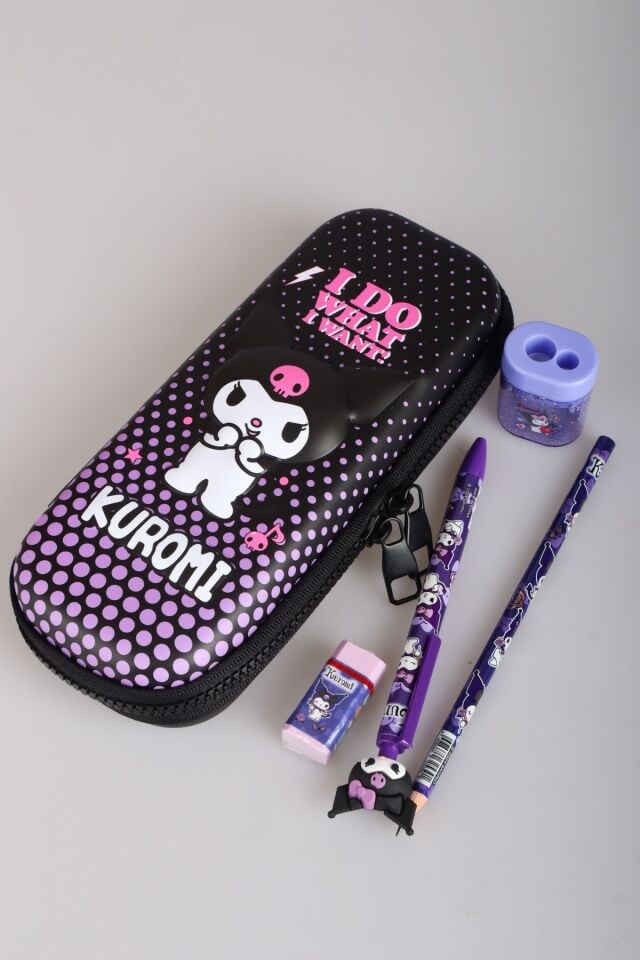 ''DEKOMUS CEP DEFTERİ HEDİYELİ'' LİSANSLI KUROMI ''SHADOW CHIC'' KOLEKSİYONU EVA KALEM ÇANTASI,UÇLU KALEM,KURŞUN KALEM,SİLGİ VE KALEMTRAŞ KIRTASİYE SETİ