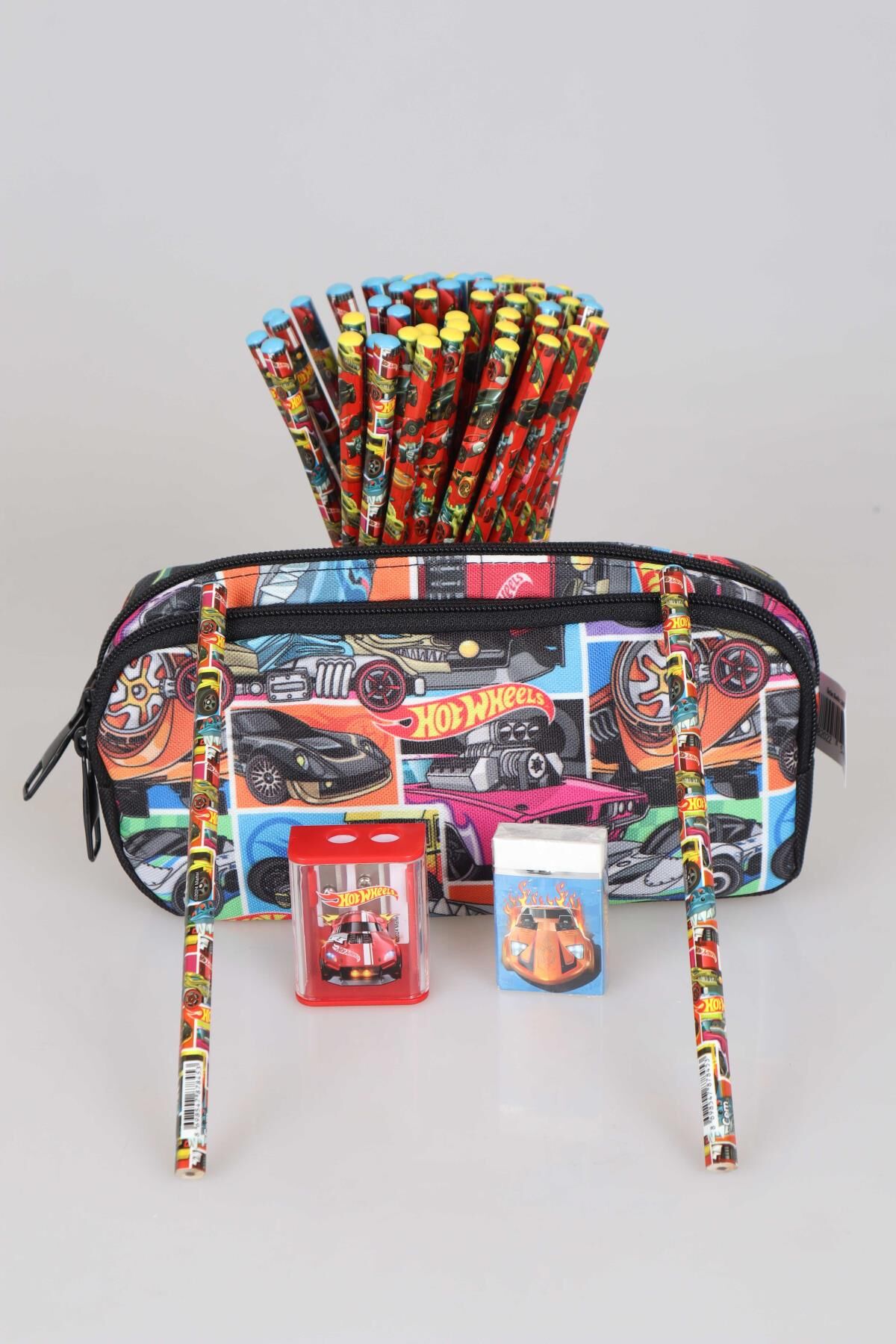 YENİ SEZON LİSANSLI HOT WHEELS KALEM ÇANTASI,2 ADET KURŞUN KALEM,SİLGİ VE ÇİFT BIÇAKLI KALEMTRAŞ KIRTASİYE SETİ
