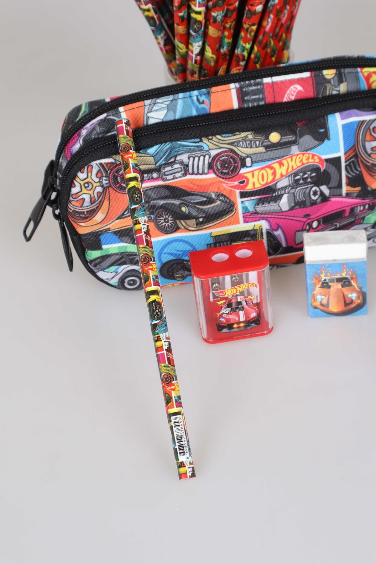 YENİ SEZON LİSANSLI HOT WHEELS KALEM ÇANTASI,2 ADET KURŞUN KALEM,SİLGİ VE ÇİFT BIÇAKLI KALEMTRAŞ KIRTASİYE SETİ