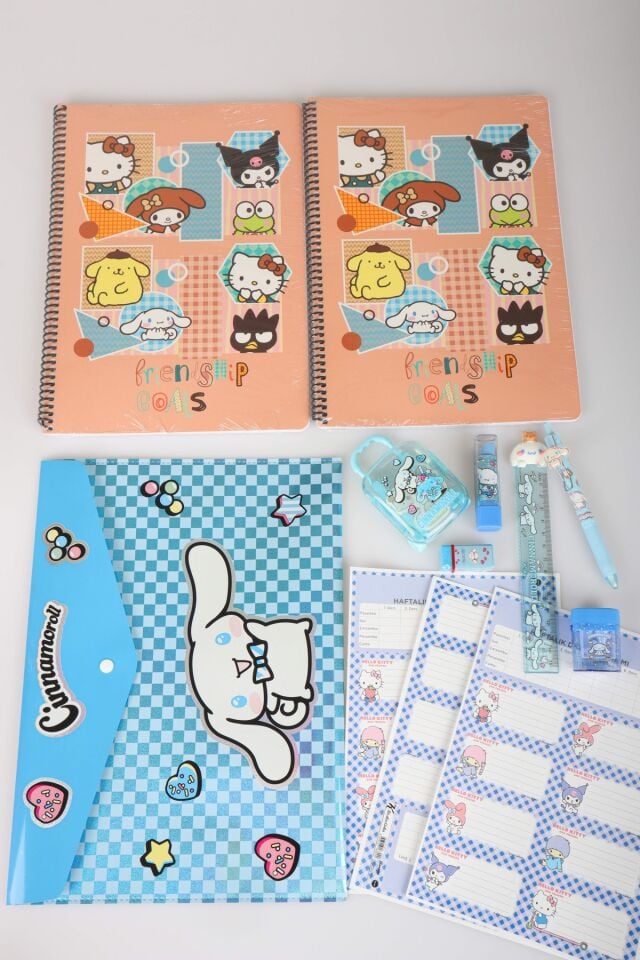 x Dekomus Lisanslı Cinnamoroll & Best Friends 13 Parça Kırtasiye Seti 2 Adet Defter,Uçlu Kalem,Çıtçıt Dosya