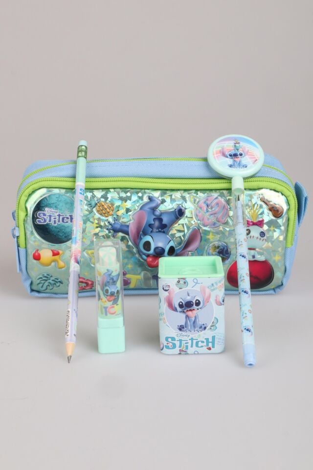 x Dekomus Lisanslı Stitch ''Iconic Blue Collection'' Kalem Çantası, Labirent Figürlü Geçmeli Kalem, Kalemtraş, Ruj Silgi Ve Kurşun Kalem Seti