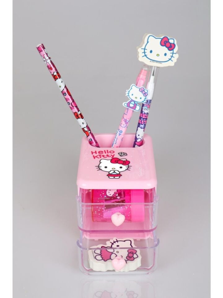 DEKOMUS İLE YENİ SEZON LİSANSLI HELLO KITTY MASA KALEMLİĞİ,UÇLU KALEM,SİLGİ TEPELİ GEÇMELİ KURŞUN KALEM,SİLGİ VE KALEMTRAŞ SETİ