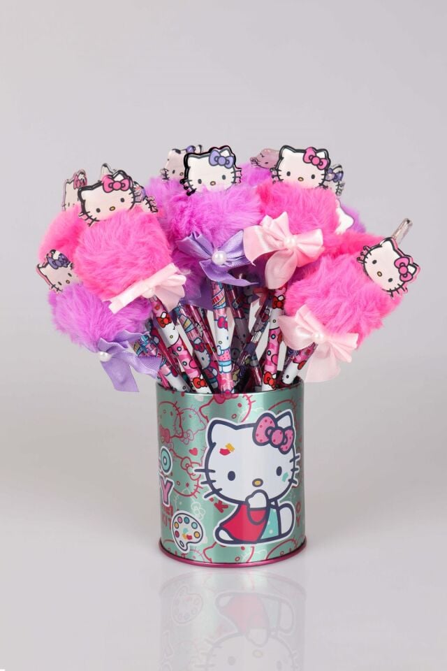 DEKOMUS İLE YENİ SEZON LİSANSLI HELLO KITTY ''TEKLİ'' KURDELE TEPELİ PONPON KURŞUN KALEM