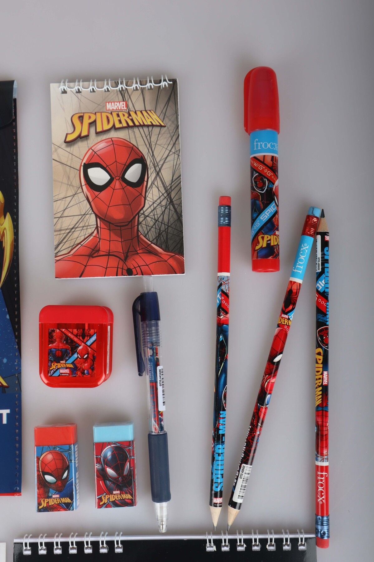 LİSANSLI SPIDERMAN 14 PARÇA KIRTASİYE SETİ,ÇITÇIT DOSYA,OKUL ETİKETİ,BLOKNOT,3 ADET KURŞUN KALEM,KALEMTRAŞ,ROKET SİLGİ