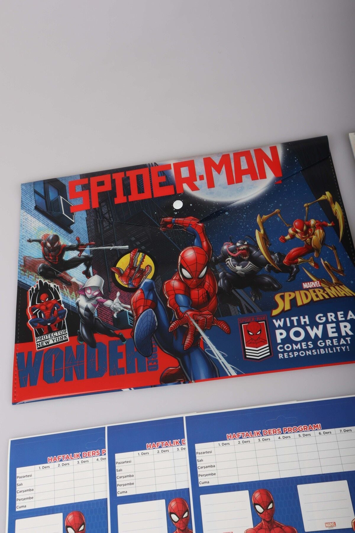 LİSANSLI SPIDERMAN 14 PARÇA KIRTASİYE SETİ,ÇITÇIT DOSYA,OKUL ETİKETİ,BLOKNOT,3 ADET KURŞUN KALEM,KALEMTRAŞ,ROKET SİLGİ